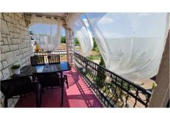 Ferienwohnungen Blazevic, Njivice Apartment 4 – PINK YH foto 2