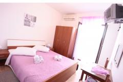 Zimmers Bili Galeb BED? Zimmer 1 – PURPLE foto 1