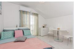 Family friendly Apt with a pool  Apartment 4 – Sea foto 2