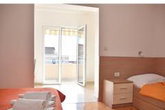 Appartements Stone  Tučepi  Apartment 3 – A3+1 -102 foto 4