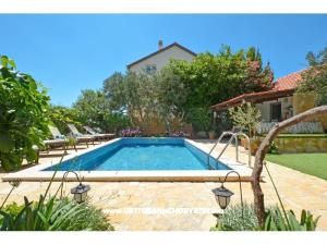 Lux Oasis