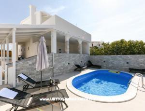 Appartement mit Pool and jacuzzi