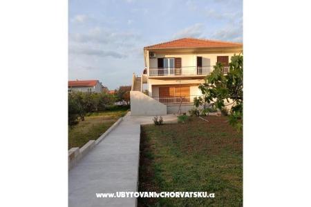 Apartment PAVLA Betina Kroatien