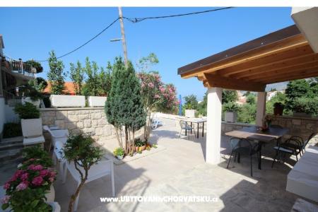 Appartements Dalmacija 1 Brela Kroatien