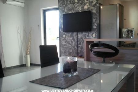 Ferienwohnungen Peroj 4**** foto 3