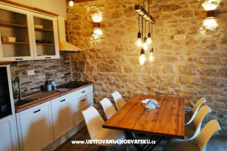 Dalmatinska kamena kuća Sv. Filip i Jakov Kroatien