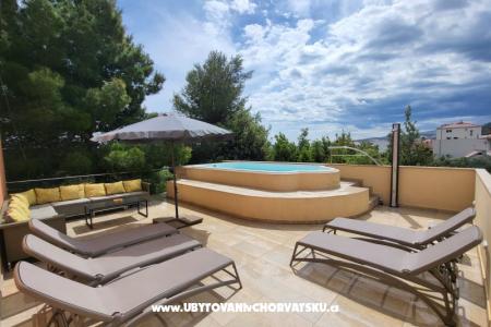 Villa Dalmacroa Kastela Kroatien
