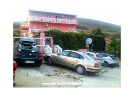 Villa Sandra - apartmani s  bazenom foto 2