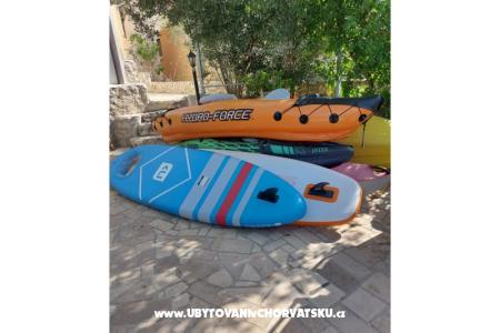 Appartements Dinko s grijanim bazenom Marina - Trogir Kroatien