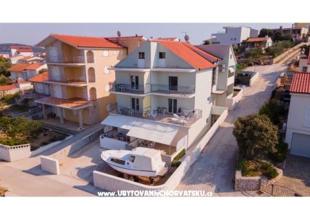Appartements Petra  Marina - Trogir Kroatien