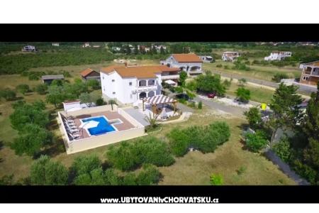 POOL HOUSE STIPE foto 3