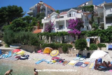 Bougainvillea beach house apartmani Omis Kroatien