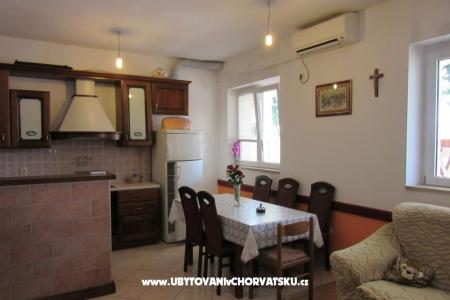 Petar apartmani Omis foto 4