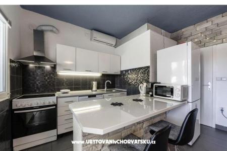 Appartement mit Pool and jacuzzi foto 5