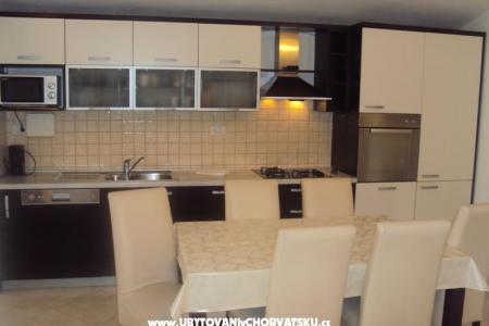 Apartment Lovre foto 2