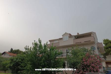 Apartment Ela Pirovac Kroatien