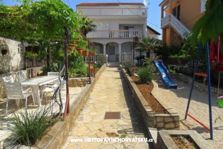 Appartements Čubrić Pirovac Kroatien