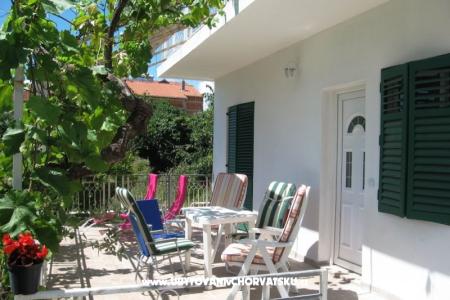 Ferienwohnungen Zora Pirovac Kroatien