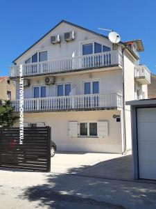 Apartnani Lana Pirovac Pirovac Kroatien