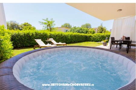 Appartement lux with garden Podstrana Kroatien
