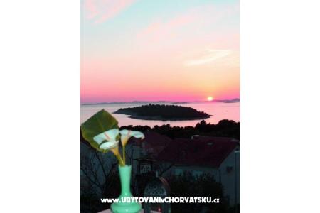 Ferienwohnungen TONĆI I IRIS*** foto 2