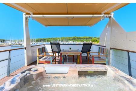 Haus boat Water lily foto 4