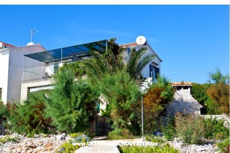 Appartements Holiday – Rogoznica Kroatien