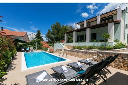 Villa Marina + pool Rogoznica Kroatien