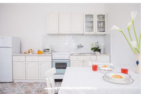 Ferienwohnungen Barbara Tisno foto 3