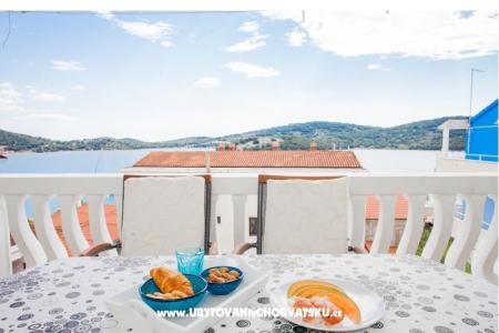 Ferienwohnungen Barbara Tisno foto 4