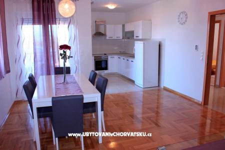 Apartment Anadina KOMFOR KRAJ PLAŽE foto 3