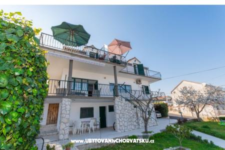 Nakiros Rent Trogir Kroatien