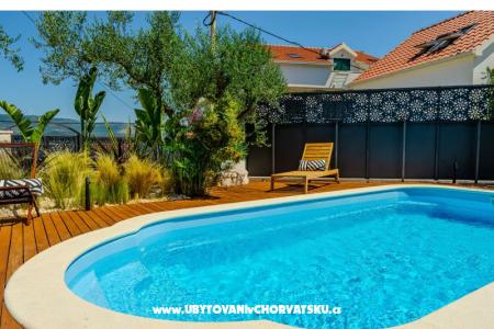 The Three Flowers Pool Haus foto 4