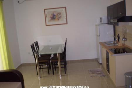 Ferienwohnungen Sunny Trpanj foto 2