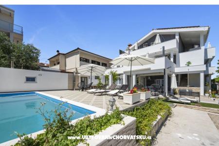 Vila s bazenom i jacuzzijima Vodice Kroatien