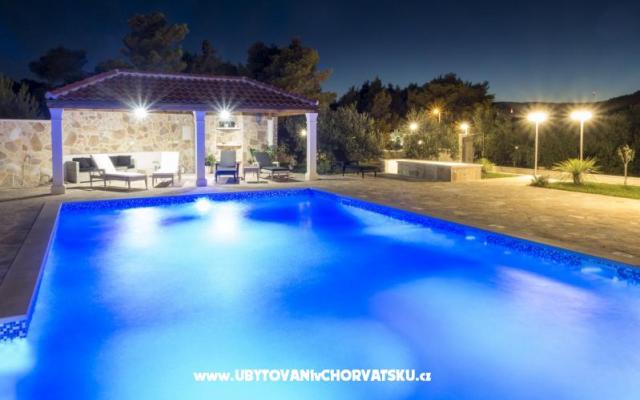 Luxury Ferienwohnungen mit Pool - Unterkunft Insel Brac Kroatien