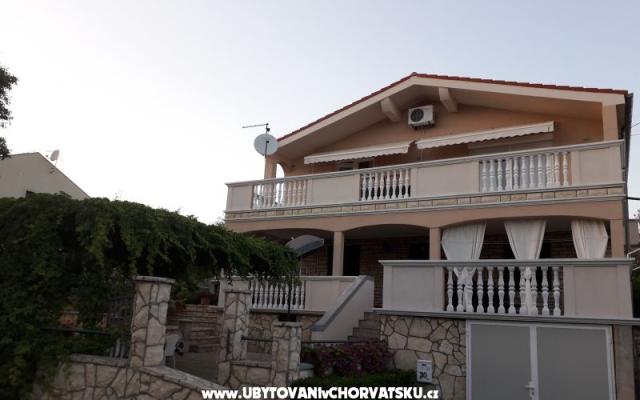 Apartment Suzy - Unterkunft Sv. Filip i Jakov Kroatien
