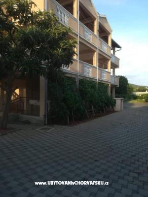 Appartements Colić - Unterkunft Sv. Filip i Jakov Kroatien