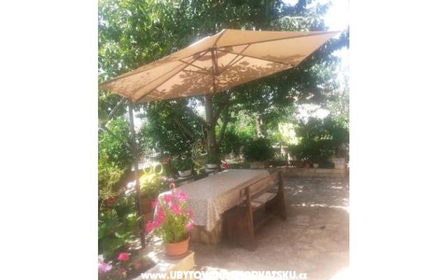 Apartment Matulj - Unterkunft Sv. Filip i Jakov Kroatien