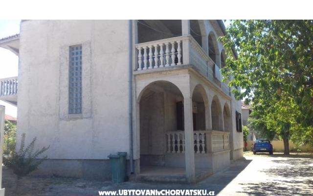 Appartements Turanj - Unterkunft Sv. Filip i Jakov Kroatien