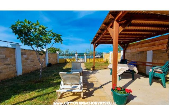 Beach Haus Amarella - Unterkunft Sv. Filip i Jakov Kroatien