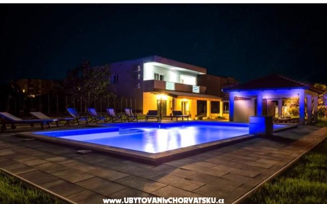 Villa Appartements Marko - Unterkunft Kastela Kroatien