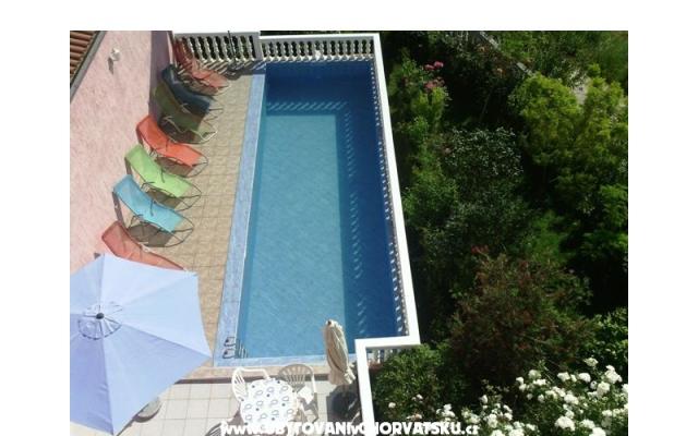 Villa Sandra - apartmani s  bazenom - Unterkunft Kastela Kroatien