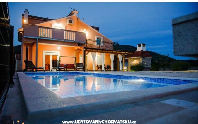 Holiday Home Anica - Unterkunft Knin Kroatien
