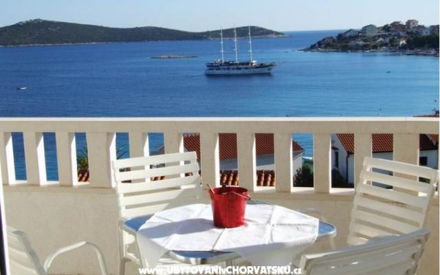 Ferienwohnungen Villa MANDINA mit Pool - Unterkunft Marina - Trogir Kroatien