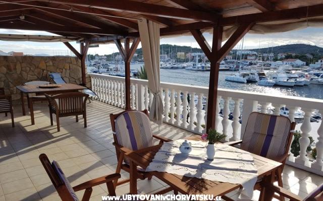 Appartements Irena - Unterkunft Insel Murter Kroatien