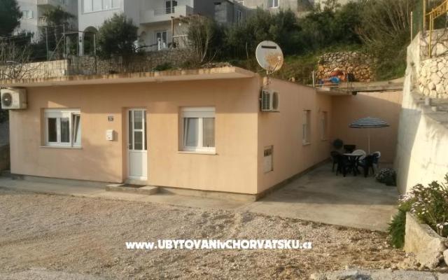 Apartment Jelica - Unterkunft Omis Kroatien