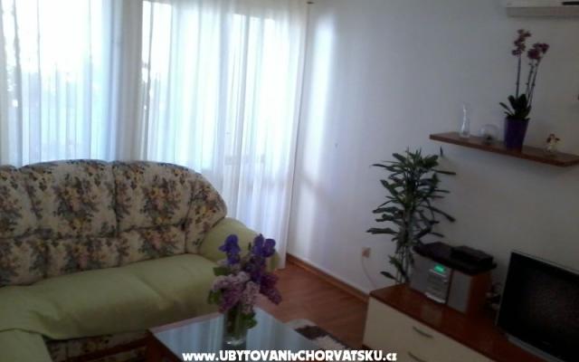 Apartment Mia - Unterkunft Omis Kroatien