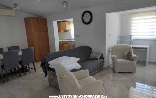Apartment Perić - Unterkunft Omis Kroatien