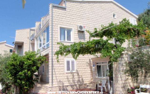 Appartements Erceg - Unterkunft Omis Kroatien